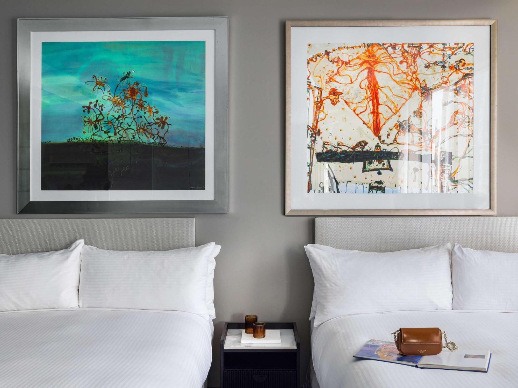 The Olsen Melbourne Art Series Exterior foto Artwork by Mark Rothko in a guest room at the Four Seasons Hotel, Washington, D.C.