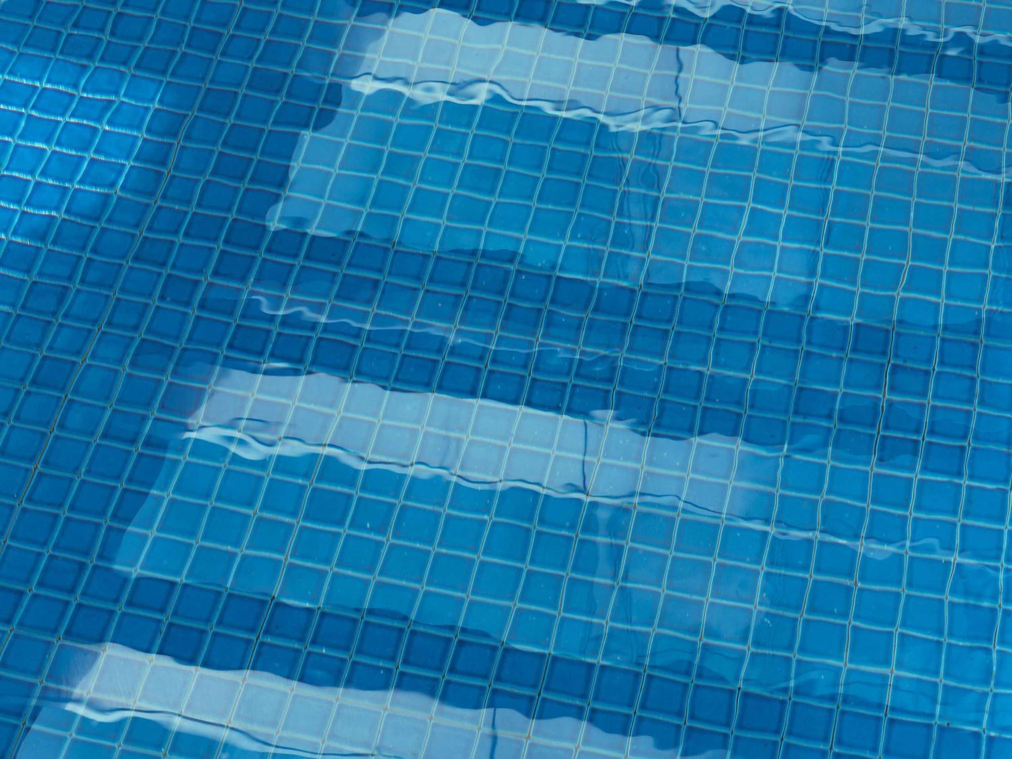 The Olsen Melbourne Art Series Exterior foto A swimming pool with a damaged liner