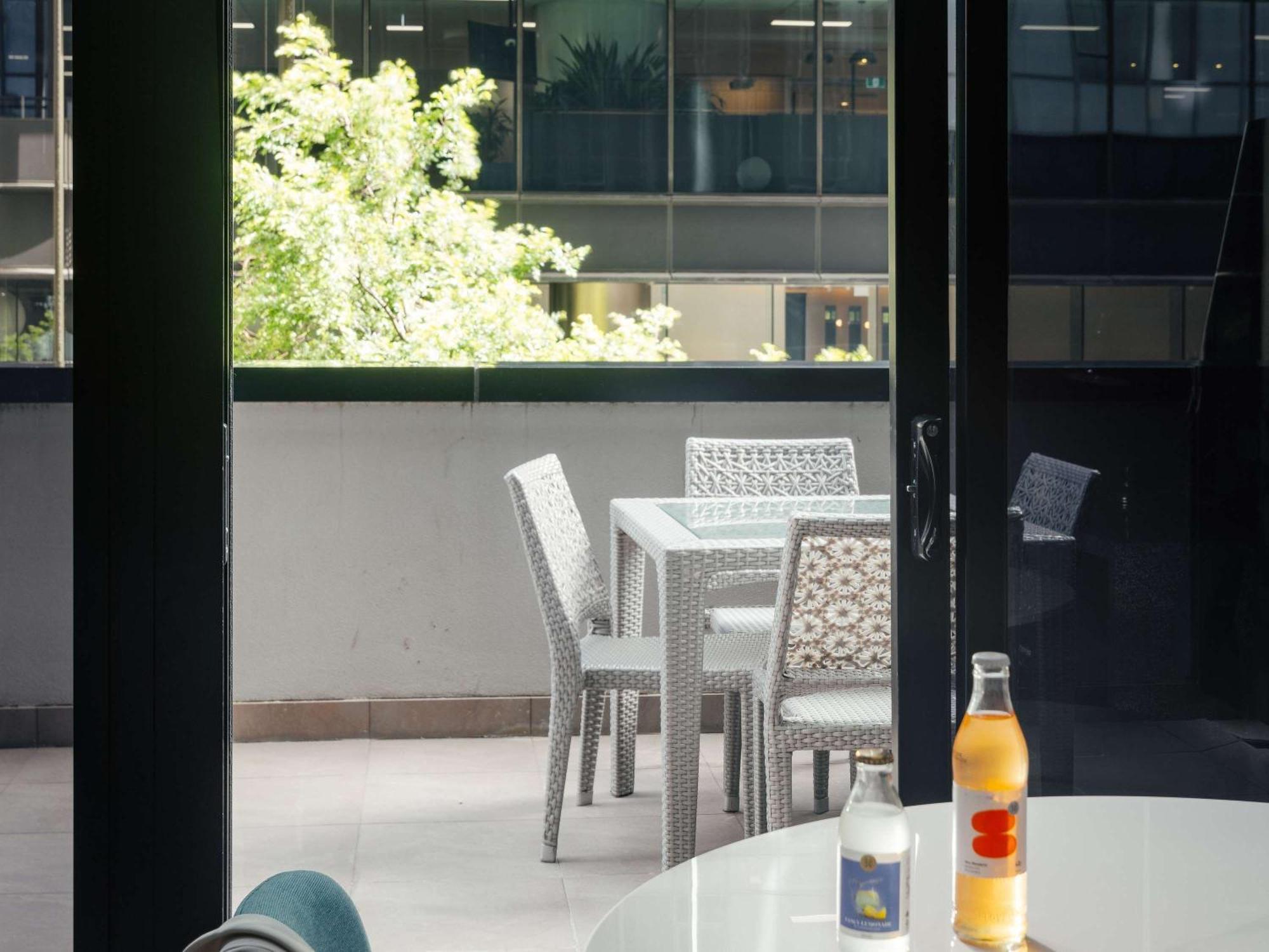 The Olsen Melbourne Art Series Exterior foto The balcony of a typical apartment